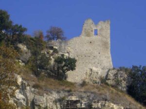 Ruderi_del_castello_di_Canossa(wikipedia.org)
