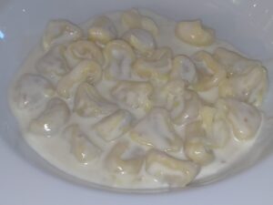 Un classico contemporaneo: tortellini in crema di Parmigiano