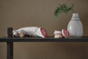 Il salame Campagnolo di Franceschini, prodotto iconico della norcineria di montagna